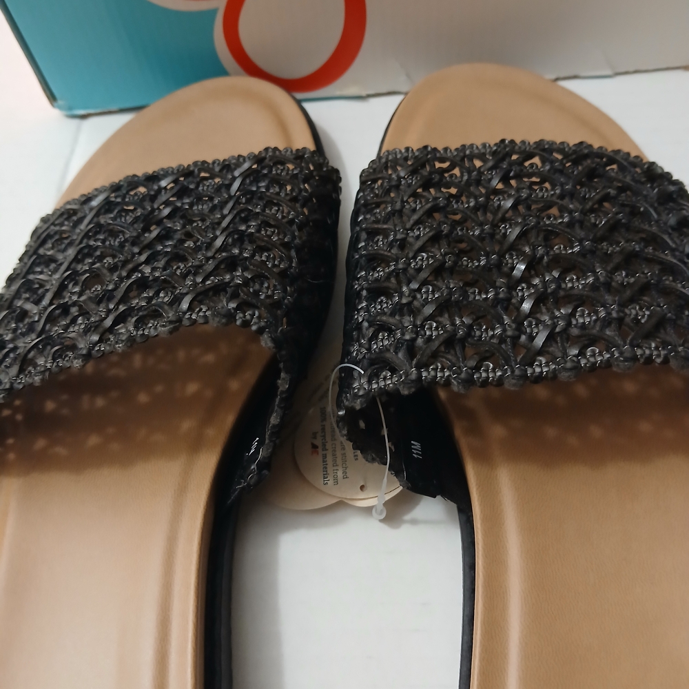 Baretraps Women's Black Slide Sandals Sizes 11/ 9½ New - Picture 3 of 11